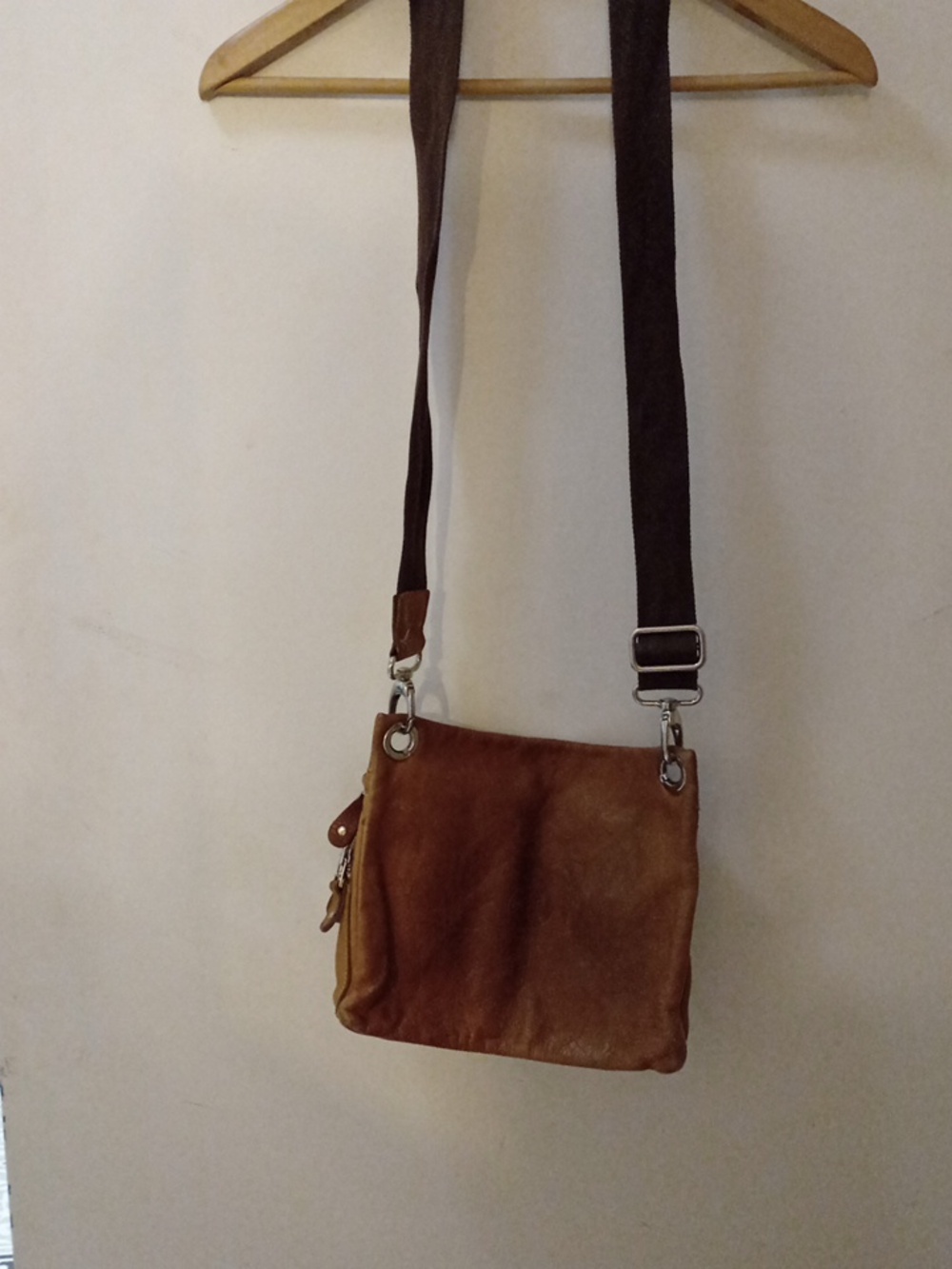 Roots Iconic Village Tribe Leather Embossed Crossbody Adjustable Strap Tan Bag - Picture 16 of 16